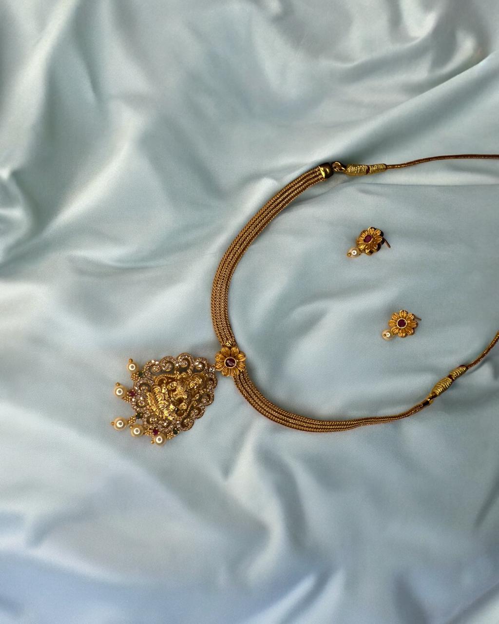 Golden Aahana Naan Patti set