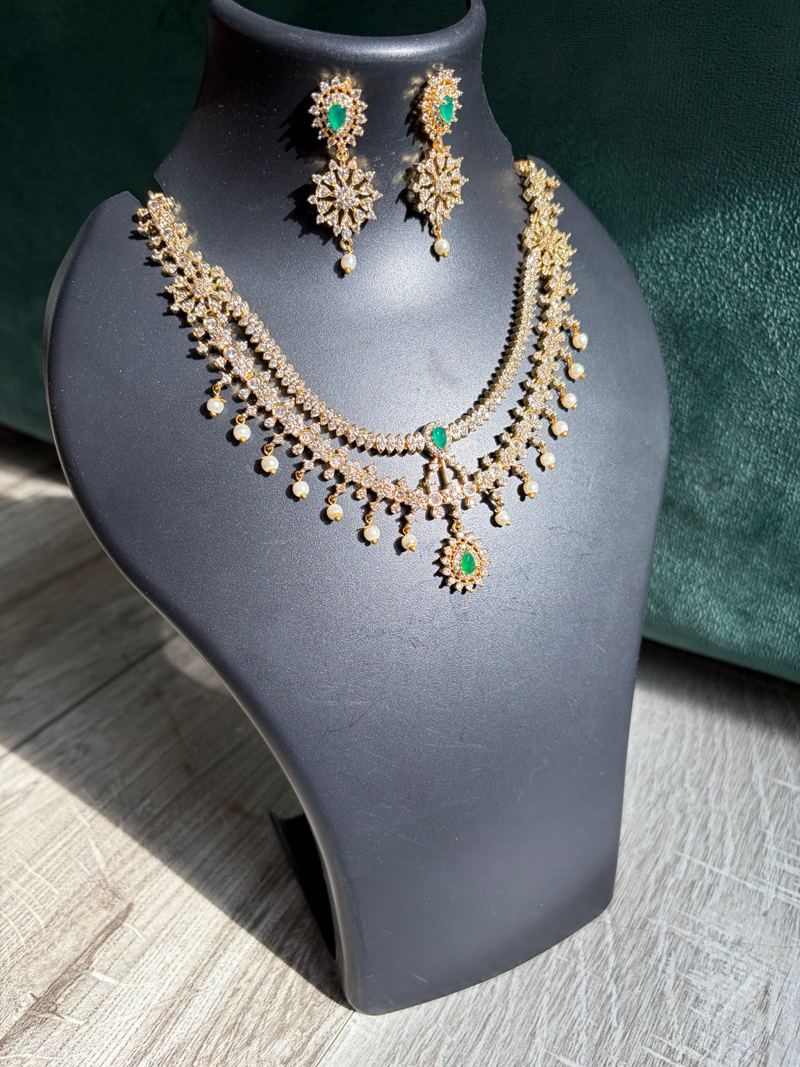 Emerald Pearl Necklace Set