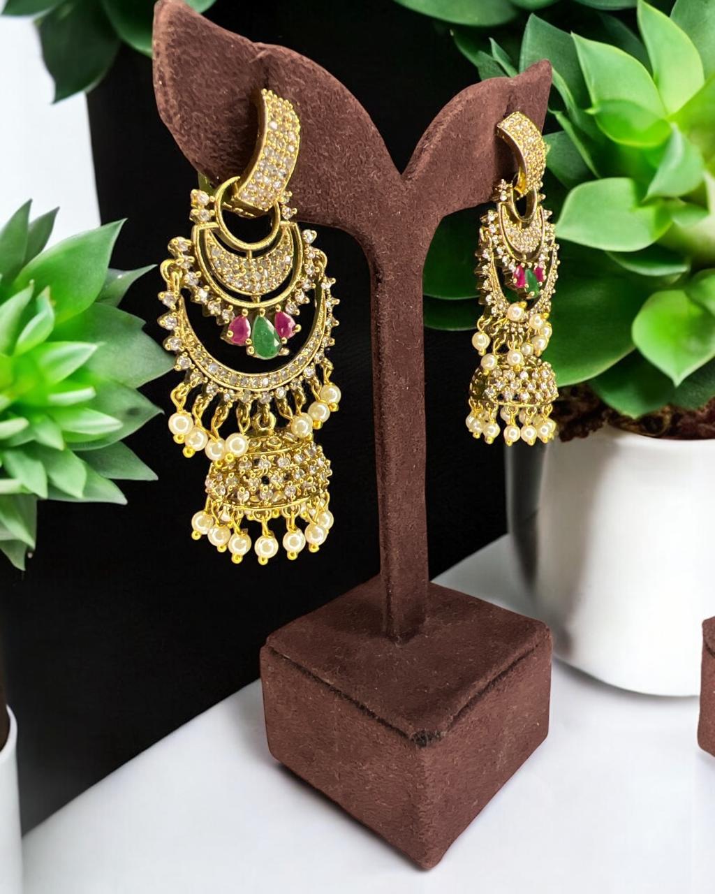 Varnika Varsatile Chandbali
